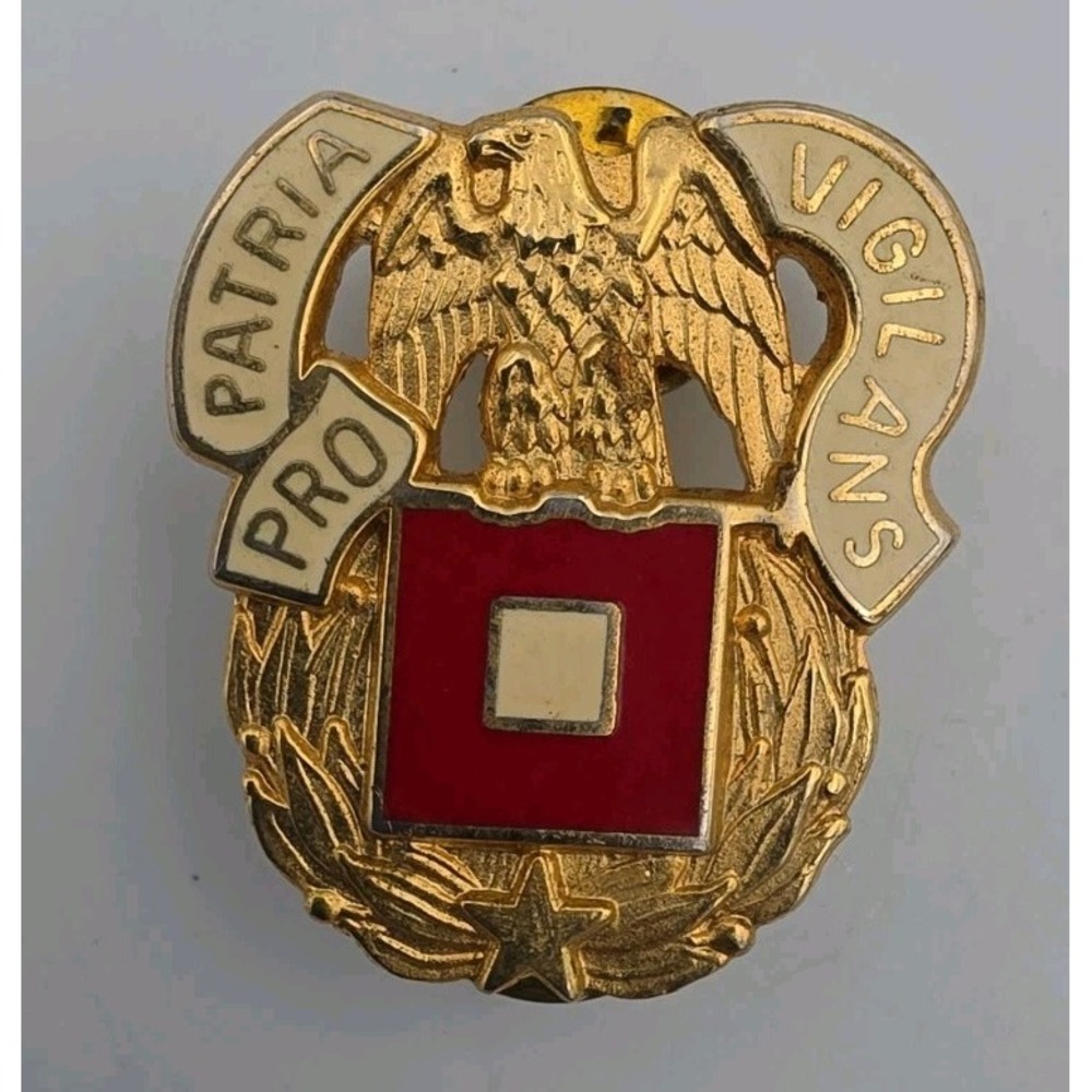 US Army Signal Regimental Crest Pro Patria Vigilans Insignia Pin V-21 USA